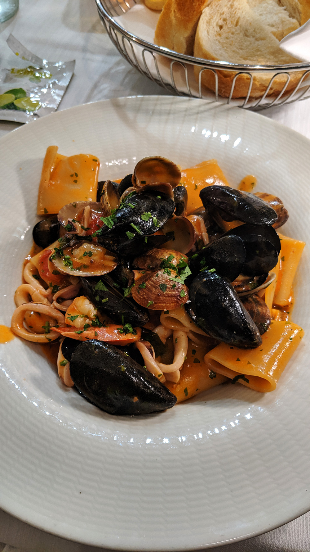 paccheri ai frutti di mare